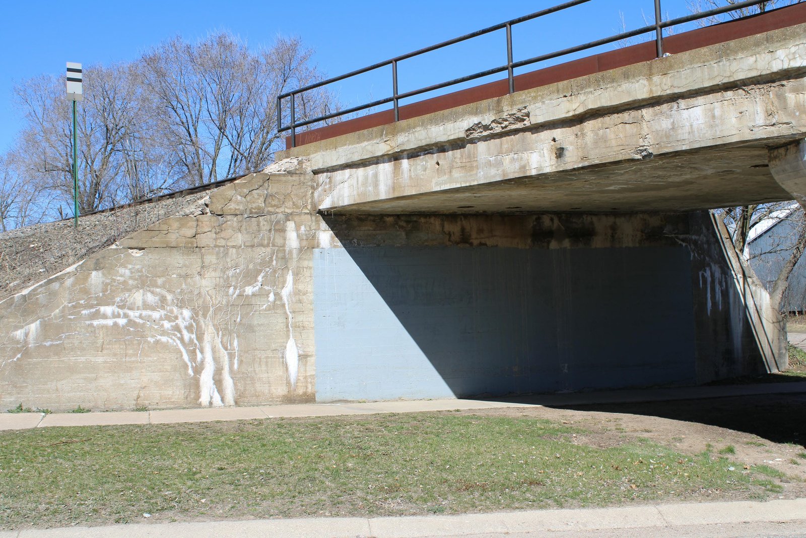 North abutment